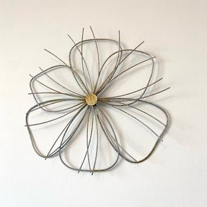 Lavish Home Wire Flower 15-Inch x 15-Inch Metal Wall Art in Silver/Gold